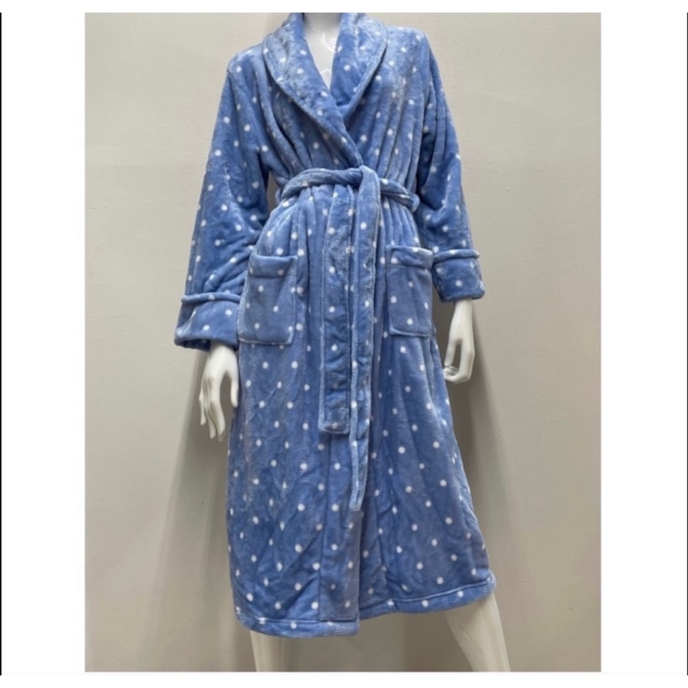 Sonoma Lifestyle Blue and White Polka Dot Robe. L.